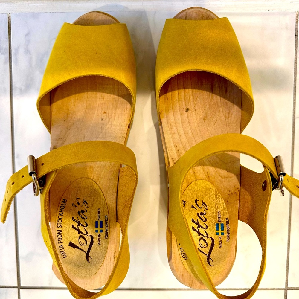 Lotta from Stockholm Highwood yellow open toe clog